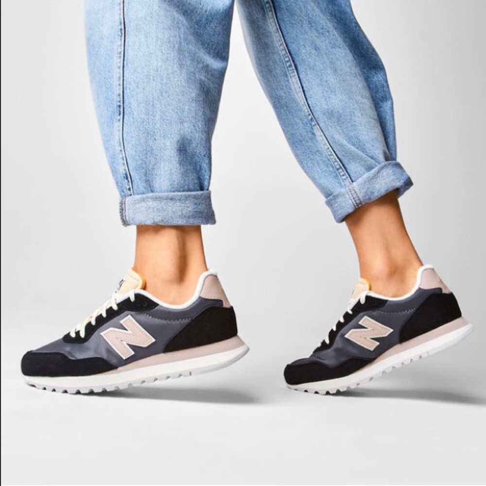 NWT New Balance 527 Women’s Shoes - Picture 1 of 9
